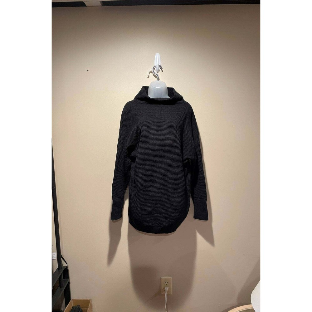 L RDI Sweater - Picture 1 of 5